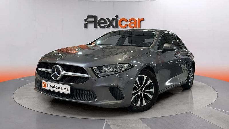 Usado Mercedes A180 116 CV (85 kW) 2020 Gris Berlina