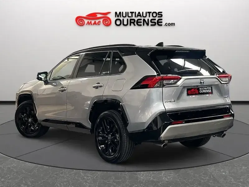Usado Toyota RAV4 Hybrid Style 218 CV (160 kW) 2023 Gris / plata SUV