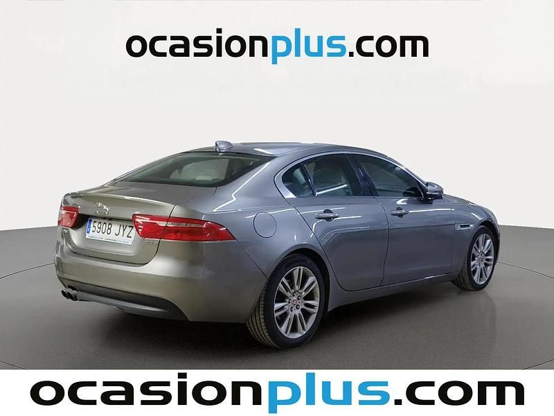 Usado Jaguar XE Pure 180 HP (132 kW) 2017 Cinzento Sedan