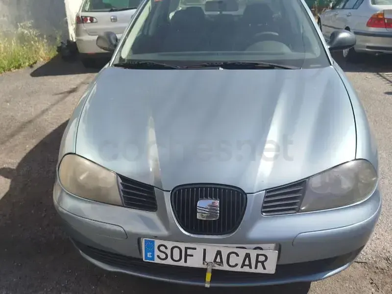 Usado Seat Cordoba Reference 100 CV (73 kW) 2005 Gris / plata Berlina