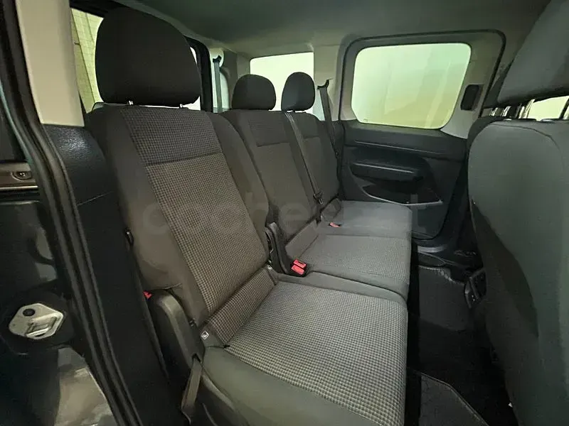 Usado VW Caddy Life 114 CV (83 kW) 2022 Gris / plata Monovolumen