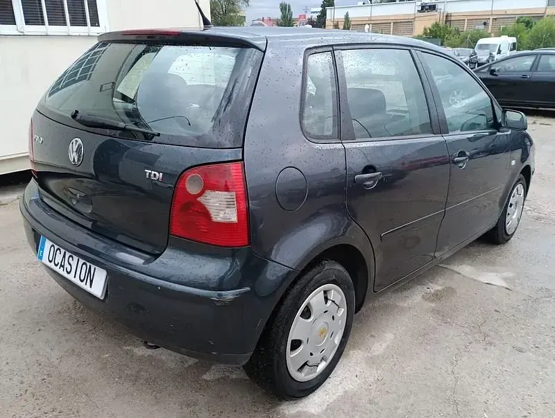 Usado VW Polo Advance 70 CV (51 kW) 2005 Negro Utilitario