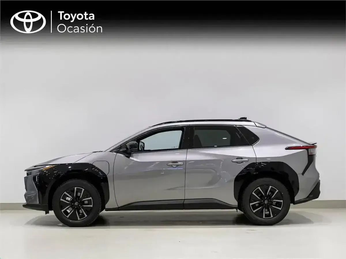Usado Toyota bZ4X Advance 164 kW (224 CV) 2025 Gris SUV