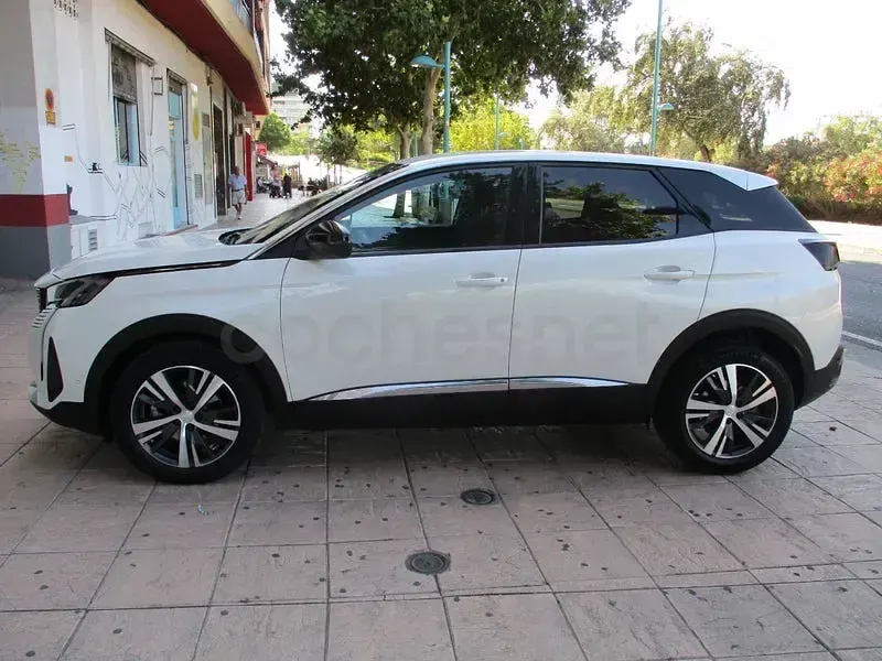 Usado Peugeot 3008 Allure 130 CV (95 kW) 2023 Blanco SUV