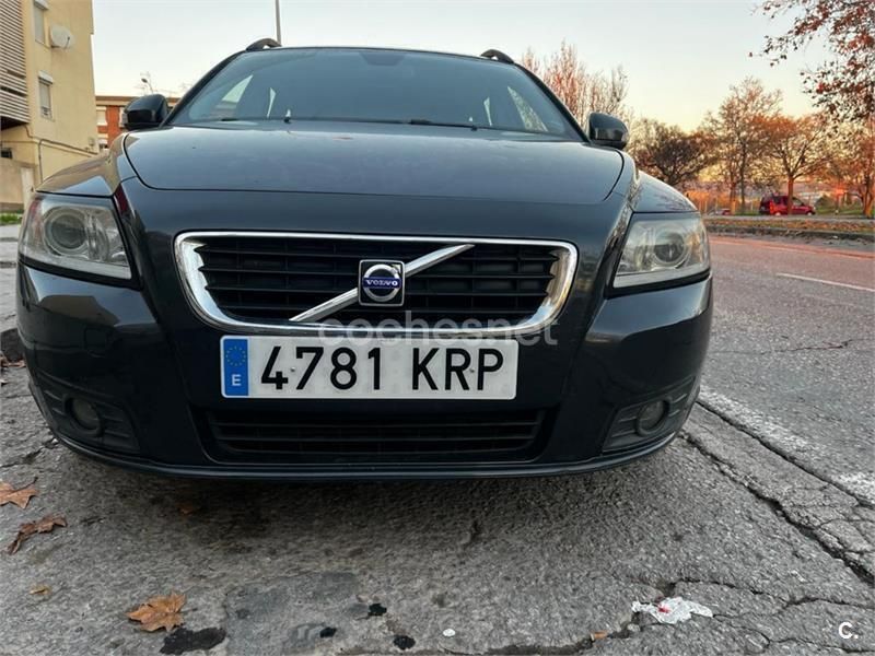Usado Volvo V50 Momentum 109 CV (80 kW) 2010 Verde Familiar