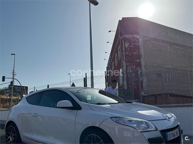Usado Renault Mégane Dynamique 130 CV (95 kW) 2011 Blanco Berlina
