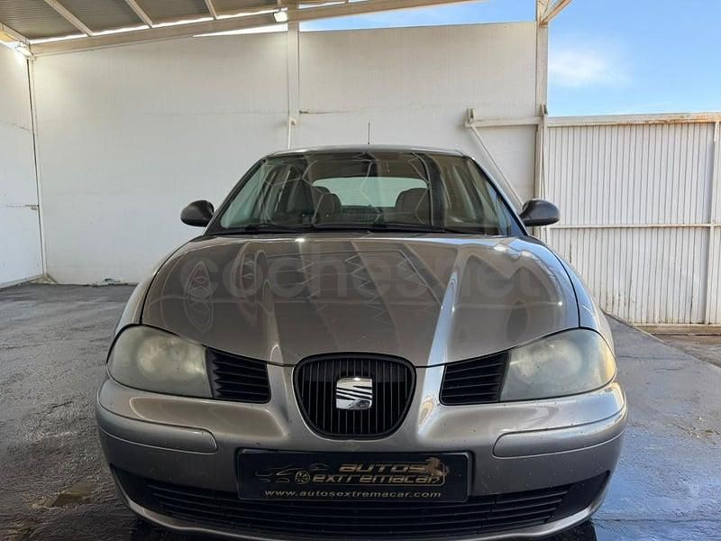 Usado Seat Ibiza 100 CV (73 kW) 2002 Gris / plata Utilitario