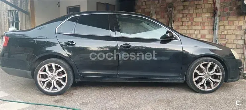 Usado VW Jetta Advance 105 CV (77 kW) 2007 Negro Berlina