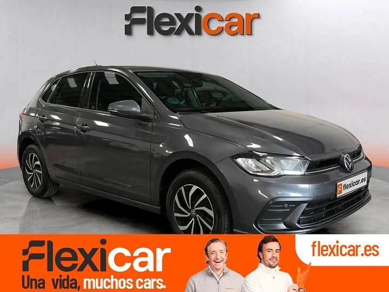 Gris Usado 2024 VW Polo Life Berlina | 19.990 € (Un poco caro) - Imagen 1/4
