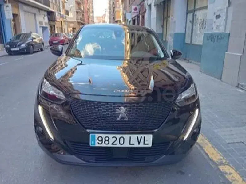 Usado Peugeot 2008 Active 110 CV (80 kW) 2021 Negro SUV