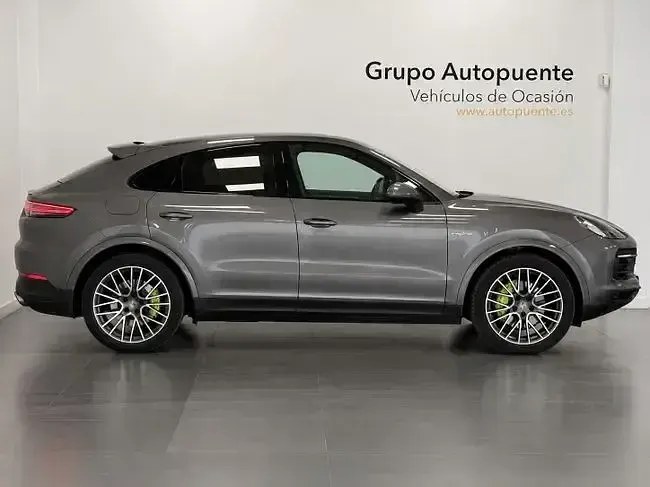 Usado Porsche Cayenne E-Hybrid 462 CV (339 kW) 2022 Gris SUV