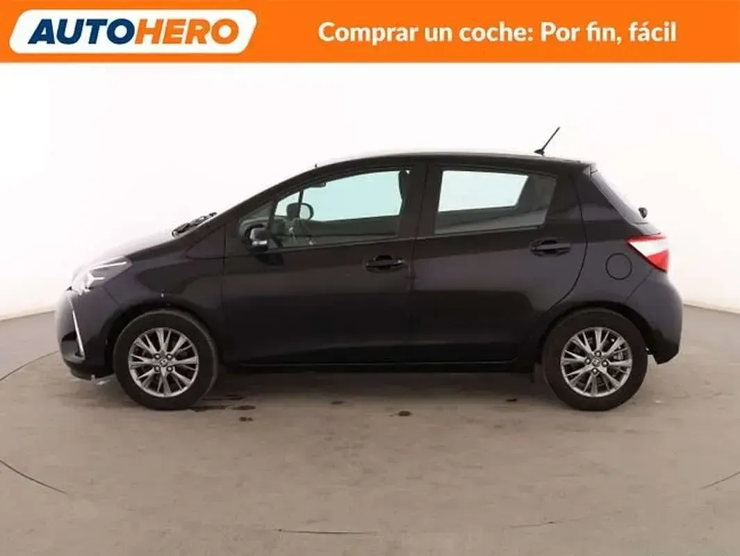 Usado Toyota Yaris Active 111 CV (81 kW) 2020 Negro Utilitario