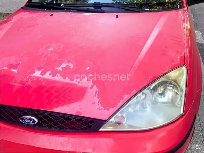 Usado Ford Focus Trend 115 CV (84 kW) 2002 Rojo Berlina