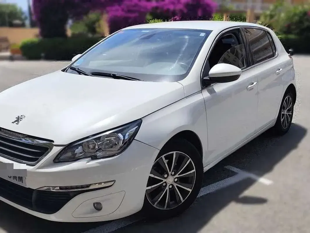 Usado Peugeot 308 Style 110 CV (80 kW) 2016 Blanco Utilitario