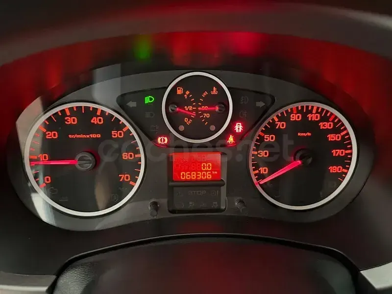 Usado Citroën Berlingo XTR 100 CV (73 kW) 2016 Gris / plata Monovolumen