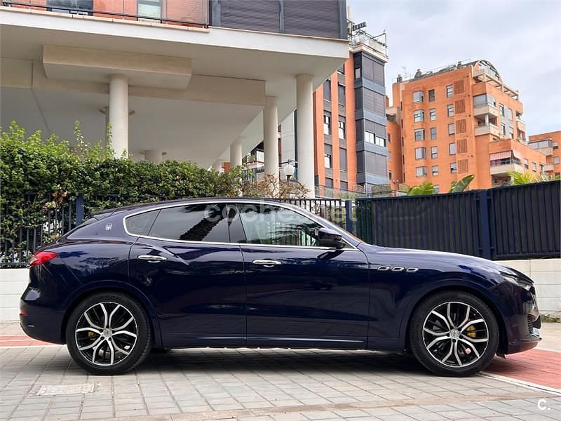 Usado Maserati Levante 350 CV (257 kW) 2018 Azul SUV