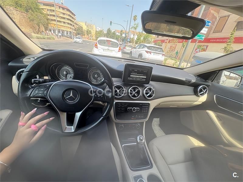 Käytetty Mercedes GLA200 AMG line 136 HP (100 kW) 2014 Musta Katumaasturi