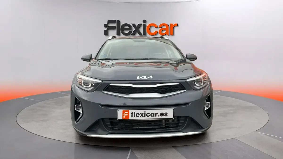 Usado Kia Stonic 101 CV (74 kW) 2021 Gris SUV