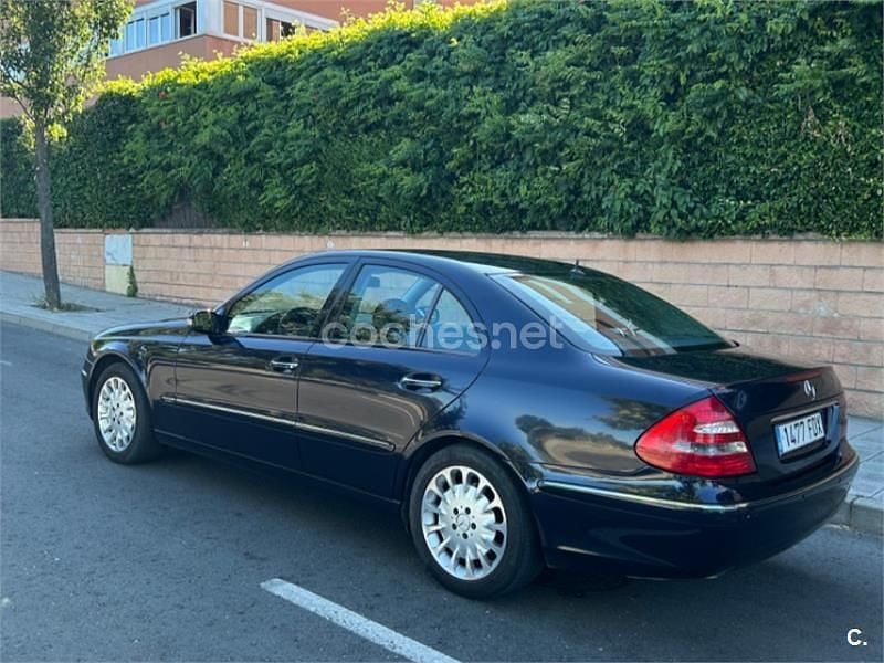 Usado Mercedes E500 Elegance 306 CV (225 kW) 2003 Azul Berlina