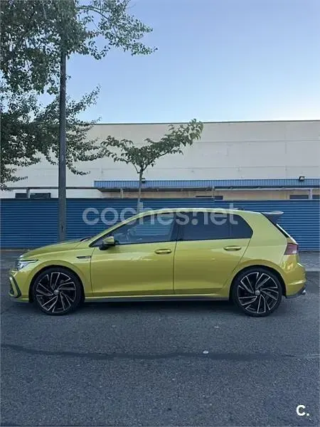 Usado VW Golf VIII R-line 150 CV (110 kW) 2022 Amarillo Berlina