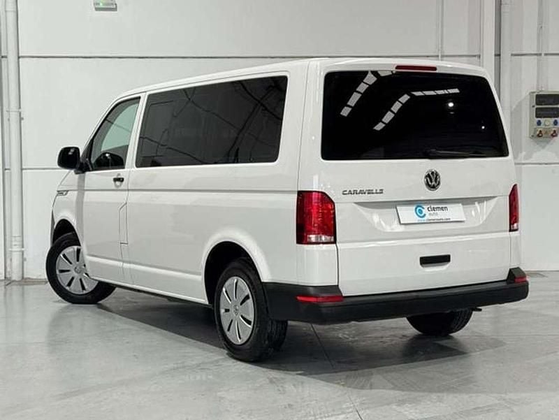 Usado VW Caravelle Comfortline 150 CV (110 kW) 2023 Blanco Monovolumen