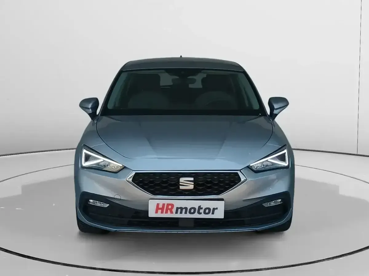 Usado Seat Leon Style 110 CV (80 kW) 2021 Gris Berlina