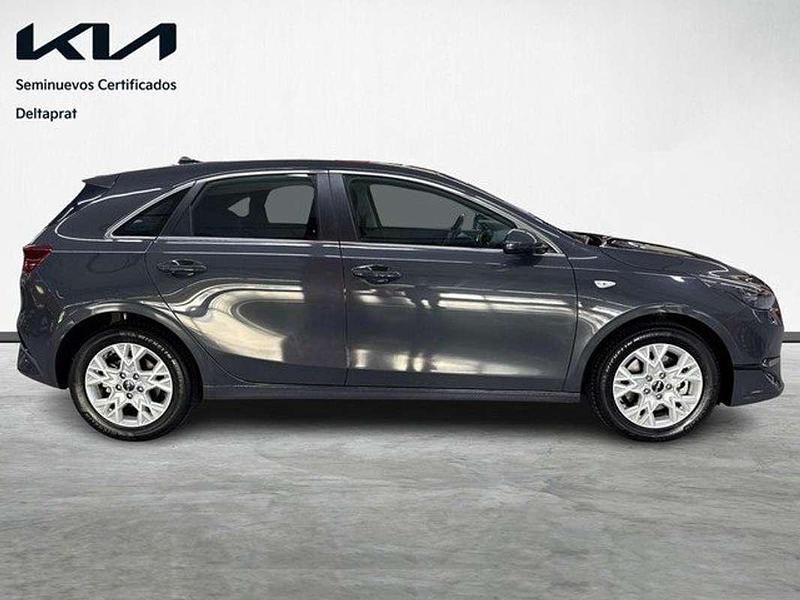Usado Kia Ceed 120 CV (88 kW) 2023 Negro Utilitario