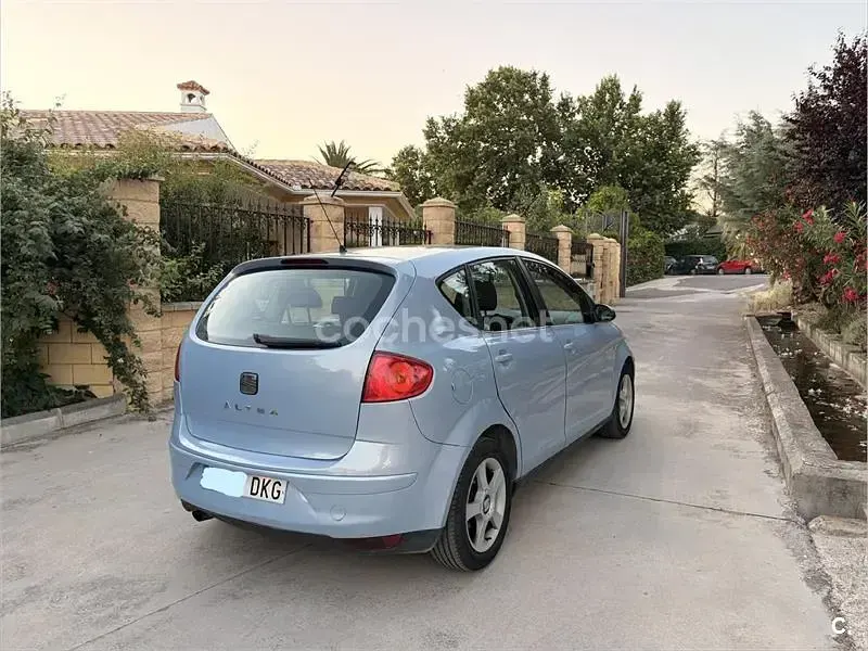 Usado Seat Altea Reference 105 CV (77 kW) 2005 Azul Monovolumen