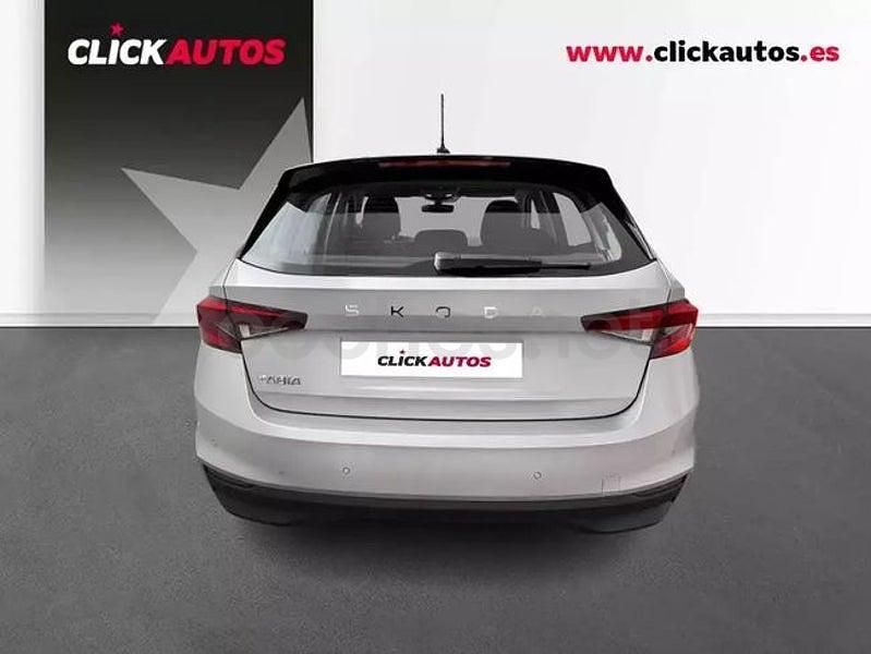 Usado Skoda Fabia Essence 80 CV (58 kW) 2025 Gris / plata Utilitario