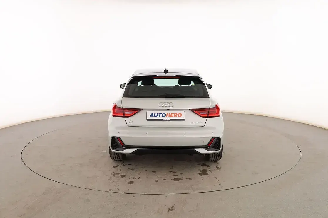 Usado Audi A1 Sportback Comfort 116 CV (85 kW) 2025 Gris Utilitario
