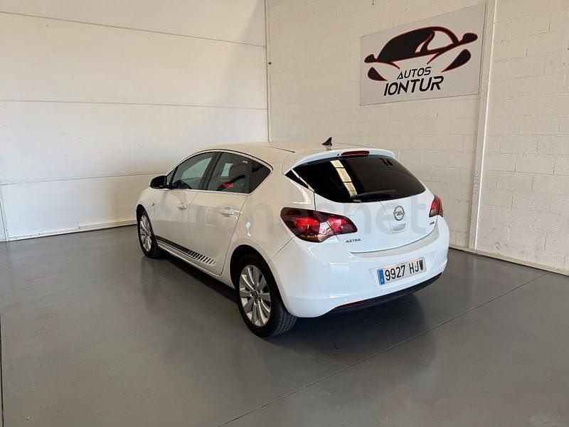 Usado Opel Astra Excellence 125 CV (91 kW) 2012 Blanco Berlina