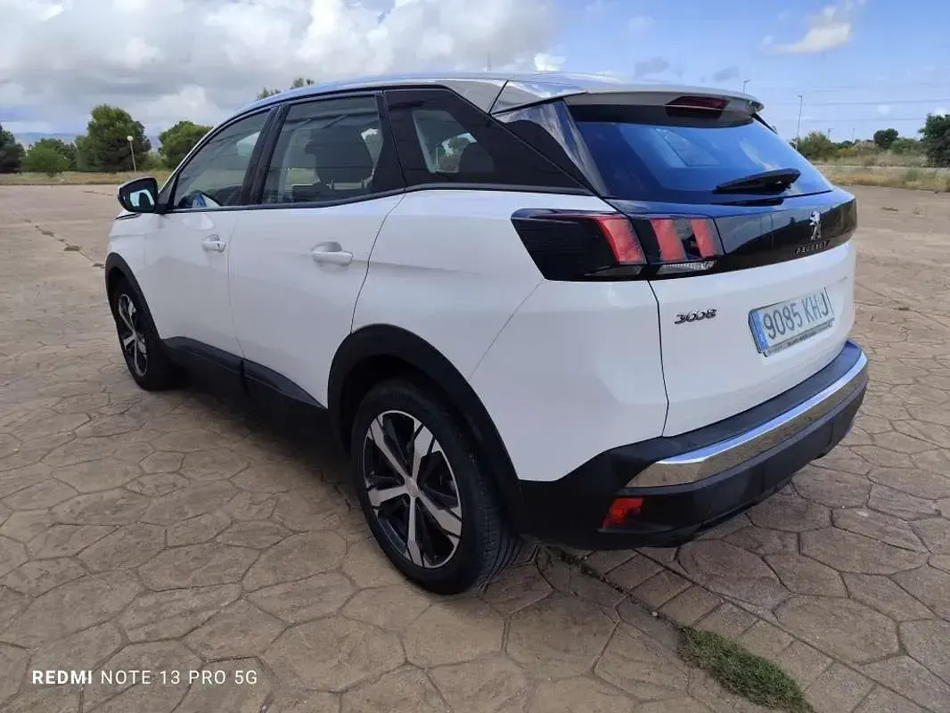 Usado Peugeot 3008 Active 131 CV (96 kW) 2018 Blanco SUV