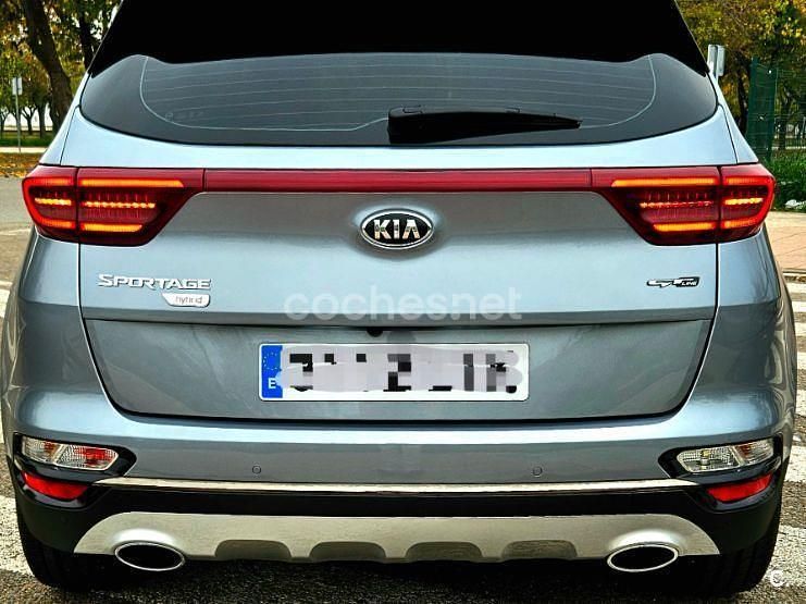 Usado Kia Sportage GT-Line 136 CV (100 kW) 2021 Gris / plata SUV