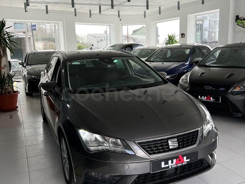 Usado Seat Leon Style 115 CV (84 kW) 2018 Gris / plata Familiar