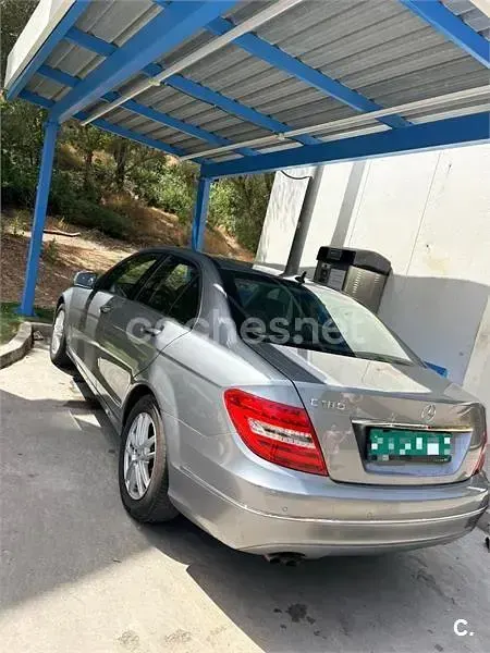 Usado Mercedes C180 Avantgarde 156 CV (114 kW) 2013 Gris / plata Berlina