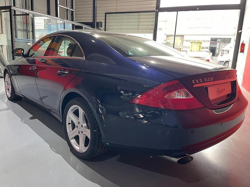 Usado Mercedes CLS320 224 CV (164 kW) 2005 Azul Berlina