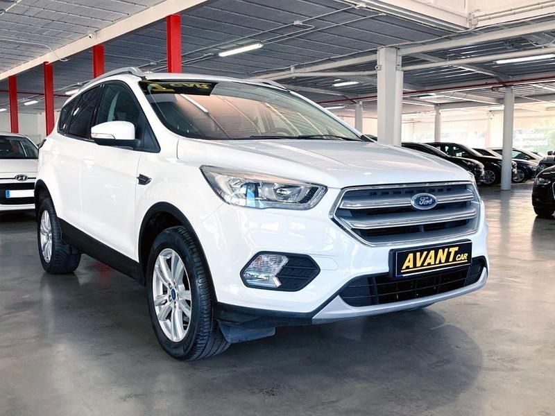 Usado Ford Kuga Trend 120 CV (88 kW) 2019 Blanco SUV