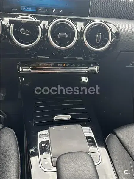 Usado Mercedes A180 109 CV (80 kW) 2019 Rojo Berlina