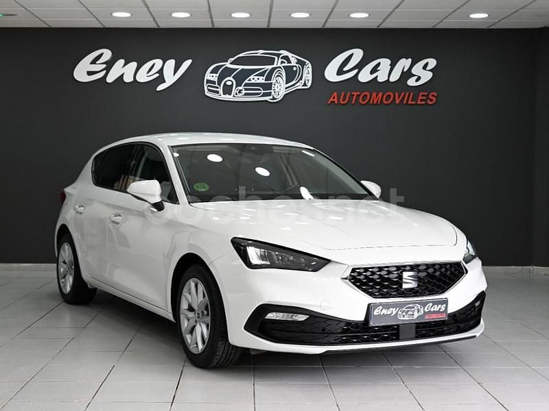 Usado Seat Leon Style 110 CV (80 kW) 2021 Blanco Berlina