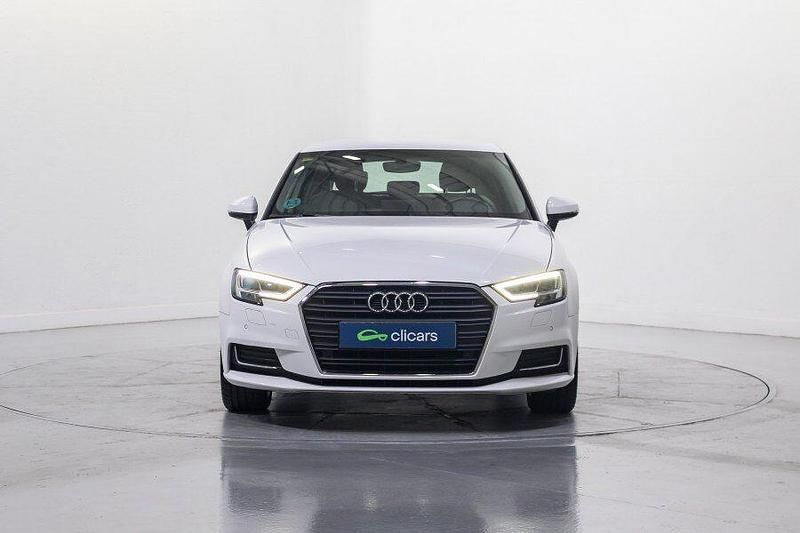 Usado Audi A3 Design 116 CV (85 kW) 2018 Blanco Berlina