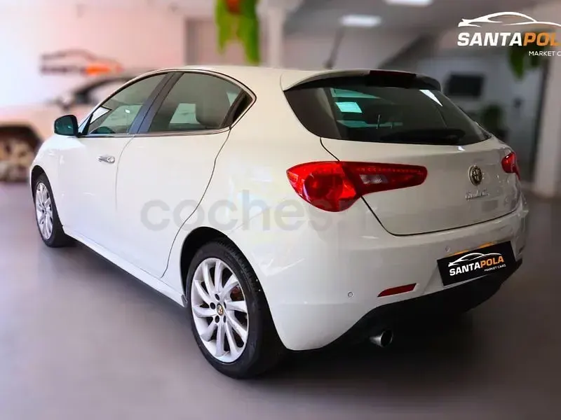 Usado Alfa Romeo Giulietta Distinctive 105 CV (77 kW) 2011 Blanco Utilitario