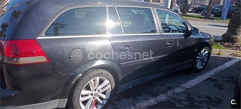 Usado Opel Vectra Elegance 150 CV (110 kW) 2006 Negro Familiar