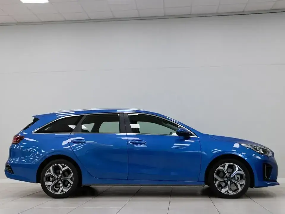 Usado Kia Ceed 141 CV (103 kW) 2022 Azul Utilitario