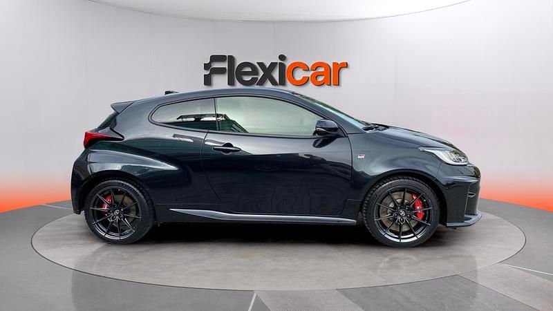 Usado Toyota Yaris 261 CV (191 kW) 2021 Negro Utilitario