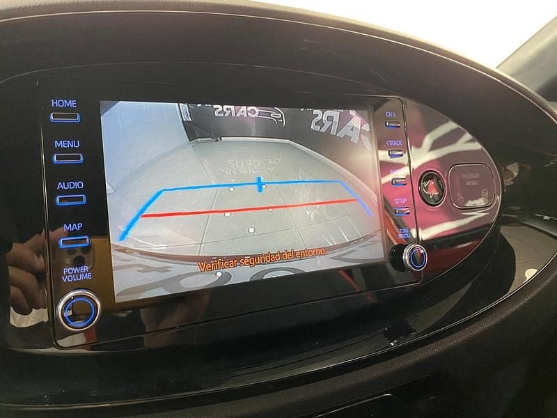 Usado Toyota Aygo X Play 72 CV (52 kW) 2022 Rojo SUV