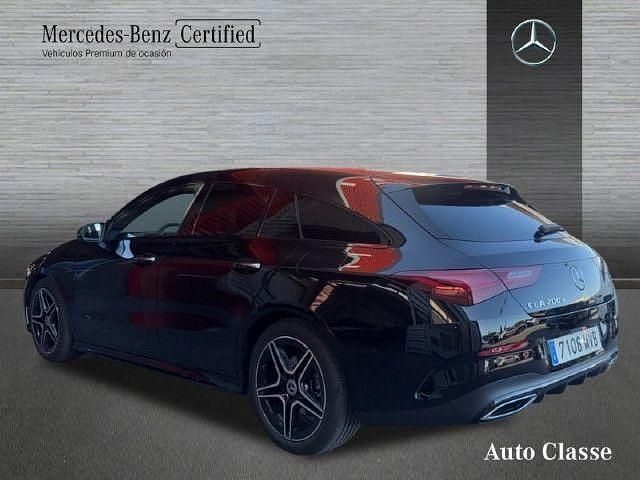 Usado Mercedes CLA200 Shooting Brake AMG line 150 CV (110 kW) 2024 Negro noche Familiar