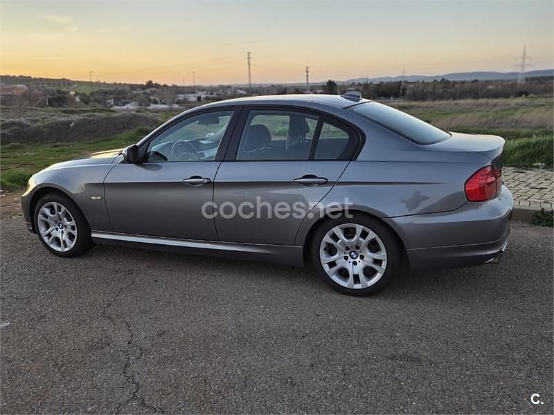 Usado BMW 318 Sport Line 143 CV (105 kW) 2010 Gris / plata Berlina