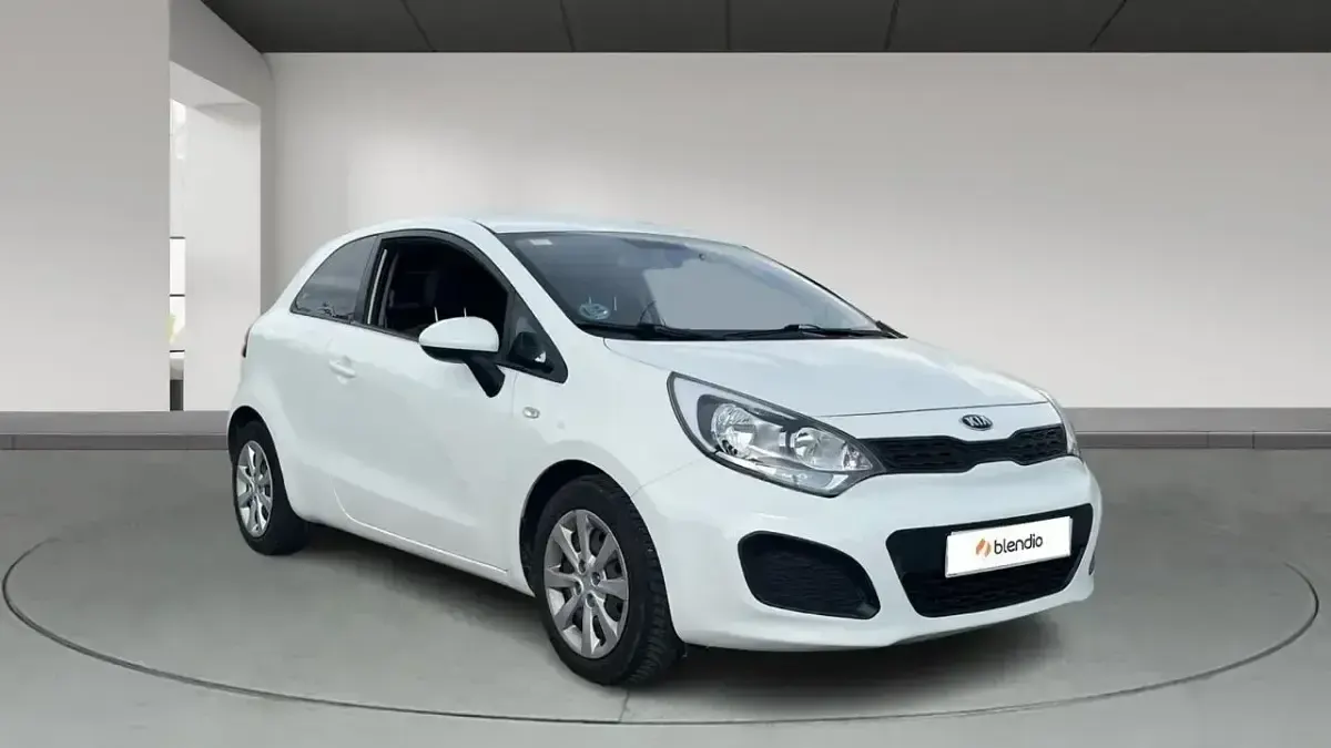 Usado Kia Rio 85 CV (62 kW) 2014 Blanco Utilitario