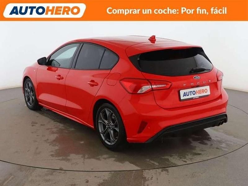 Usado Ford Focus ST-Line 125 CV (91 kW) 2019 Rojo Utilitario