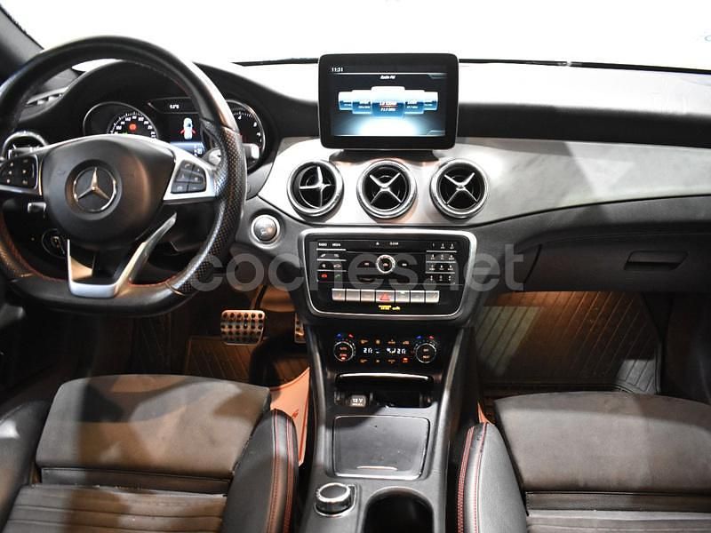 Usado Mercedes CLA220 Shooting Brake 177 CV (130 kW) 2017 Blanco Familiar